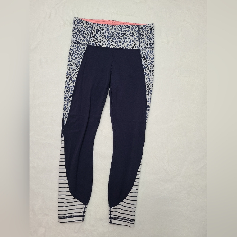 Athleta Salutations Stash Pocket 7/8 Leggings Blue Cheetah Stripes  Size S